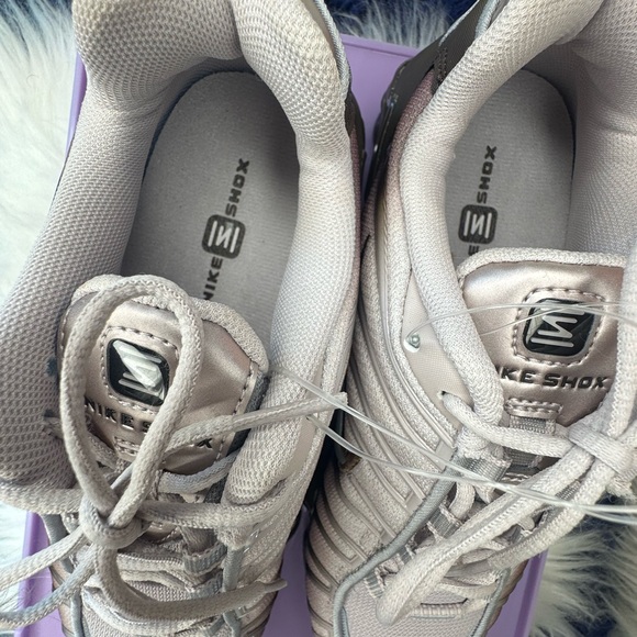 Nike Shox TL- Women's
Running Sneakers in Barboque
Brown and Metallic Silver - Picture 9 of 12